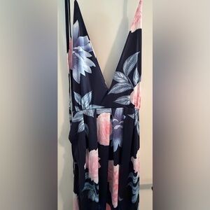 NWOT Floral V-Neck Women’s Floor Length Dress - Size Medium